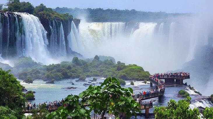 9个顶级旅游景点在巴西的foz do doiguaçu /iguaçu瀑布